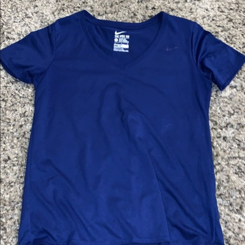 (FINAL $) Nike Tee women’s size large